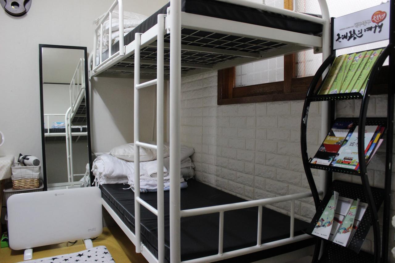 Hotel Danim Backpackers Daegu Habitación foto